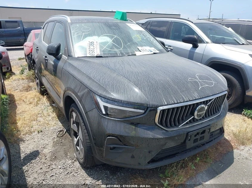 2025 VOLVO XC40 B5 PLUS BRIGHT THEME