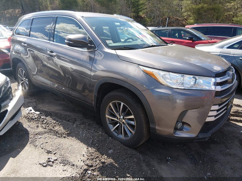2019 TOYOTA HIGHLANDER XLE