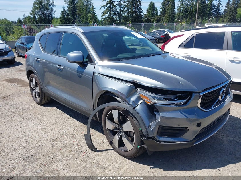 2019 VOLVO XC40 T5 MOMENTUM