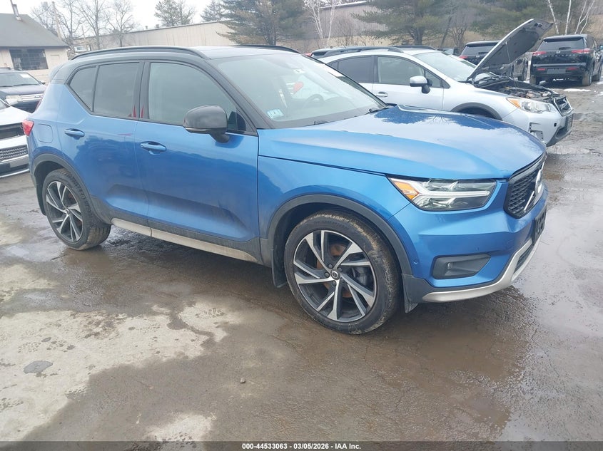 2019 VOLVO XC40 T5 R-DESIGN