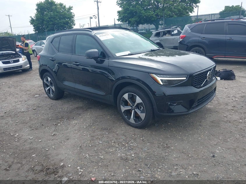 2025 VOLVO XC40 B5 PLUS DARK THEME