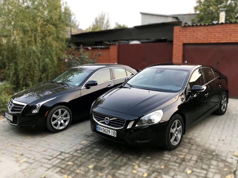 Порівняння Cadillac ATS VS Volvo S60
